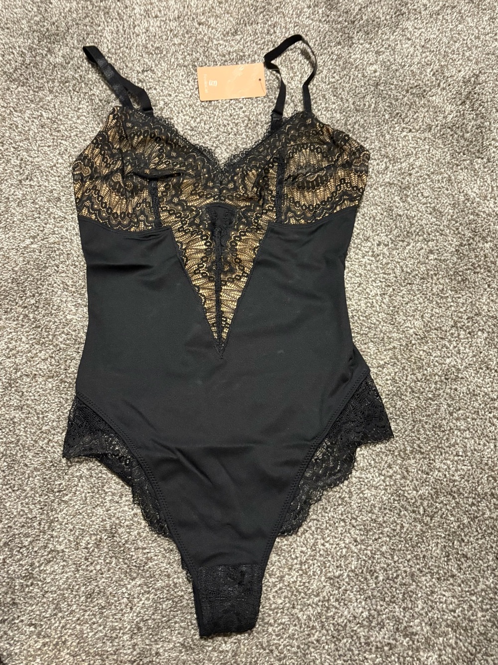 FeelinGirl Black V Neck Lace Bodysuit M